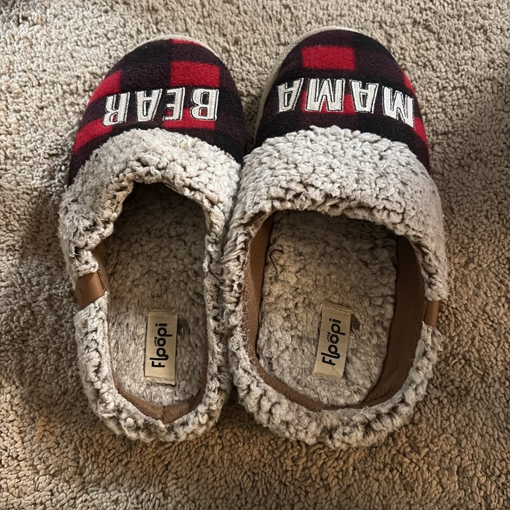 🔴 LAST CHANCE 🔴 Floopi • Plaid Ladies "MAMA BEAR" Clog Slipper - Picture 3 of 5